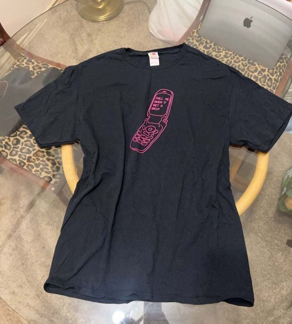 Fruit of the Loom Call Me When U Get A Grip Flip Phone Graphic T-Shirt Size M